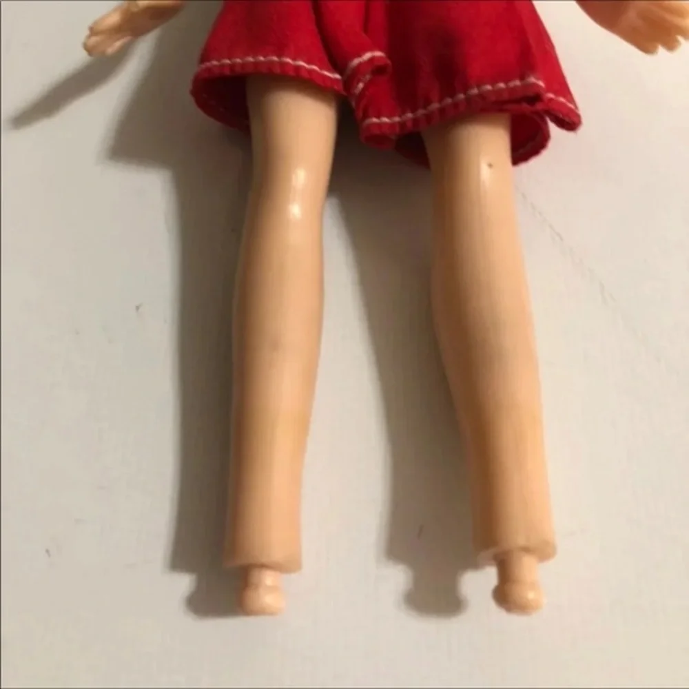 Bratz Doll Comes With No Feet‎